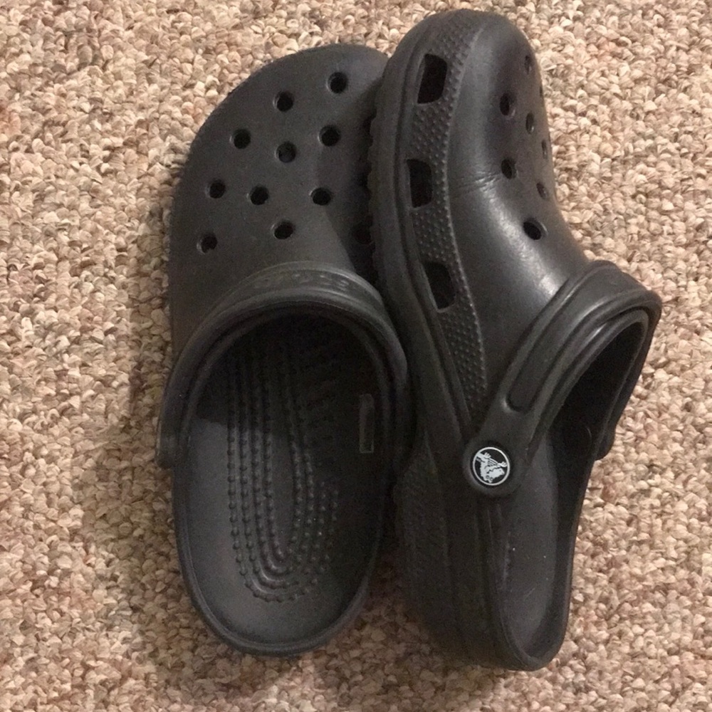 Black Crocs Women’s 9, Mens 7
